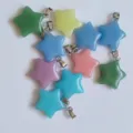 Pendentifs en pierre en forme d'étoile colorée avec bélière pour la création de bijoux DIY. - Pentagramme / 20x20mm 1 Pièce