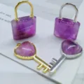 Natürliches Amethyst Kristall Schloss und Schlüssel Anhänger Set, stilvolle Halskette. - Gold / Amethyst