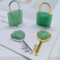 Natürlicher grüner Stein Schloss und Herz Schlüssel Anhänger Set, eleganter Schmuck. - Gold / Grüner Aventurin