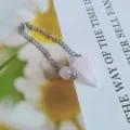Natuurlijke rozenkwarts kristal slingerehanger met ketting voor meditatie en genezing. - Groot (38*17,5 mm) / Rozenkwarts