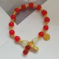 Bracelet de perles rouges de style chinois traditionnel avec pendentif arachide chanceuse. - Plaque « Fu » et cacahuète