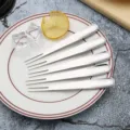 Edelstahl Kuchengabeln Set, 5 Stueck minimalistische Dessertgabeln fuer Obst und Torte. - Zweckbestimmte Fruchtgabel 5er-Set / Silber