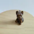 Ciondolo cucciolo carino in pietra naturale cristallo agata cane scolpito gioiello accessorio - Occhio di tigre