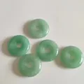 Grüner Jade Donut Anhänger Variante, glatt polierter Edelstein Schmuck für DIY Halskette. - Grüner Aventurin