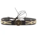Gedetailleerd overzicht van een vintage bruine leren band met antiek bronzen stierkopornament - Verstelbaar / Bronzen Stierenkop Plaat Bruine Leren Band (9)