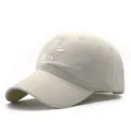 Cappellino da baseball beige in cotone con elegante ricamo floreale bianco, cappello casual. - Regolabile / Bianco avorio