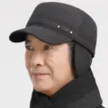 Gorra plana de invierno para hombre sombrero cálido con orejeras gris oscuro casual. - Ajustable / Gris