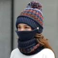 Bonnet d'hiver en tricot chaud pour femme avec pompon et ensemble écharpe masque facial. - M (56-58cm) / Bleu