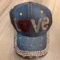 Blauwe denim honkbalpet met strass LOVE letters en sprankelende kristallen voor de zomer. - Verstelbaar / Blauw Strass LOVE Metalen Nieten Stijl (24)