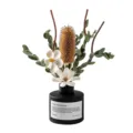 Difusor de aromas de vidrio negro con flores secas naturales y elegantes varitas aromáticas de madera. - Gardenia blanco puro