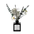 Set de difusor de fragancia en botella cuadrada negra con flores secas y hojas de eucalipto. - Gardenia blanco puro