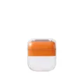 Économe à légumes compact et portable avec lame en inox et couvercle de protection clair. - Orange