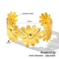 Detail des vergoldeten Edelstahl-Armreifs mit Gänseblümchen-Ausschnitt, verstellbar - Gänseblümchen Hohl Stil (B334) / Gold