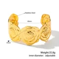 Detailansicht des 18K vergoldeten Edelstahl-Blumenarmreifs mit Maßen und Gewicht. - Rose Geprägt Hohl Stil (B343) / Gold