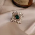 Vintage palace-style luxury crystal glass brooch with dazzling rhinestones for elegant blazers. - 531#