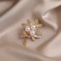Elegant gold crystal pearl leaf brooch pin for women suit jacket luxury fashion jewelry accessory. - 548#