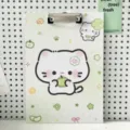 Grazioso cartellina con gatto verde e trifoglio fortunato, ideale per scuola e ufficio. - Con Mela