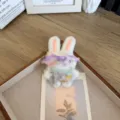 Adorable accessoire lapin en peluche blanche avec design artistique coloré pour loisirs créatifs - Ouverture à l'arrière / Col Vert Lunettes Violettes