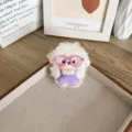 Broche mouton en peluche mignonne avec lunettes violettes et salopette pour sacs et habits - Lunettes à Monture Ronde Violette - Style Ouverture Arrière / Violet