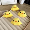 Vier süße gelbe Plüsch-Cartoon-Kükenköpfe für DIY-Taschenanhänger und Zubehör - Rückenöffnung-Stil / Gelbes Küken