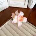 Pince à cheveux orchidée en tissu rose et blanc pour un style bohème - Rose Dégradé