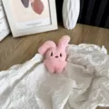 Adorable accessoire tête de lapin en peluche rose avec oreille tombante pour sacs et vêtements - Style à Ouverture Arrière / Rose