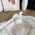 Mignon accessoire lapin en peluche blanche aux oreilles tombantes pour sacs et broches - Blanc