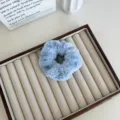 Chouchou en peluche bleu clair de grande taille avec texture douce pour femmes - Bleu ciel