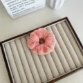 Grand chouchou en peluche rose avec texture douce en fausse fourrure - Orange
