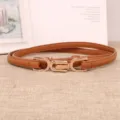 Schmales Damen-Gürtel Detailansicht, braunes Kunstleder mit edler goldener Metallschnalle für Damen. - Camel