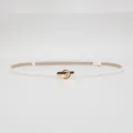 Elegante witte smalle taille riem voor dames met gouden gesp voor jurken en blazers. - Wit
