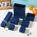 Detailansicht blaues Schmuckschatullen-Set mit Geschenktüte für verschiedene Accessoires - 5*5*3,5cm Ring Kleine Ohrstecker Box / Blau