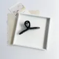 Grande pince à cheveux noire mate au design rétro minimaliste pour femme - Noir