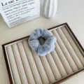 Chouchou géant en peluche grise pour femmes, accessoire de coiffure doux d'hiver. - Gris