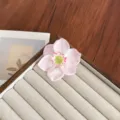 Barrette à cheveux élégante en forme de narcisse rose et blanc pour coiffures d'été et vacances - Pack fleur unique / Rose Clair