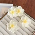 Ensemble élégant de barrettes à fleurs de narcisse blanc et jaune pour un style doux. - Ensemble de 4 Pièces / Lot de 4 / Light jaune