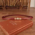 Slanke dames lederen riem met stijlvolle metalen gesp, perfect voor elegante jurken en dagelijks. - Rood