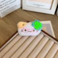 Mignon petit chat blanc en peluche avec lunettes roses et trèfle vert accessoire - Chat Trèfle avec Lunettes