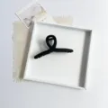 Grande pince à cheveux noire mate minimaliste pour les coiffures élégantes des femmes - Noir Mat