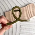 Pince à cheveux minimaliste 8cm vert olive au design croisé pour femmes élégantes - Vert matcha