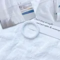 Κομψό ελατήριο λαστιχάκι μαλλιών με πέρλα γοργόνας και σχέδιο καλωδίου τηλεφώνου - Frosted Fine Ring (about 5cm in diameter)