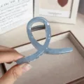 Grande pince à cheveux croisée de 8 cm en bleu clair élégant pour les cheveux épais - Bleu Gelée