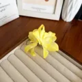 Pince à cheveux fleur d'orchidée jaune, accessoire de vacances bohème pour femmes. - Jaune