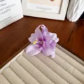 Barrette à cheveux orchidée en tissu violet doux pour le style bohème et printanier - Mauve Clair