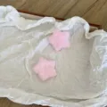 Deux barrettes en peluche rose en forme d'étoile pour accessoires DIY et coiffure - Accessoire Étoile (M030) / Rose