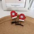 Paar festliche rote Glitzer-Weihnachtshandschuh-Haarspangen mit Schneeflocke und Feder - Handschuhe