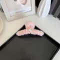 Grande pince à cheveux en peluche rose avec perle pour coiffures d'hiver élégantes - Rose Orangé