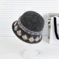 Κομψό σκούρο γκρι πλεκτό bucket hat για γυναίκες, ζεστό χειμερινό ψαράδικο καπέλο με λουλούδια. - M (56-58cm) / XT2548 γκρι