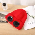 Berretto in maglia rossa con lenti occhiali integrate, cappello invernale caldo per ogni look. - Taglia unica / Rosso