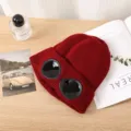 Berretto invernale in maglia rossa con design a occhiali, cappellino termico felpato caldo unisex - Taglia unica / Rosso scuro